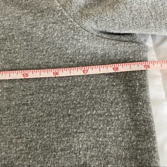 Cupcakes and Cashmere Heather Gray Off Shoulder Top Size Small - Picture 9 of 11